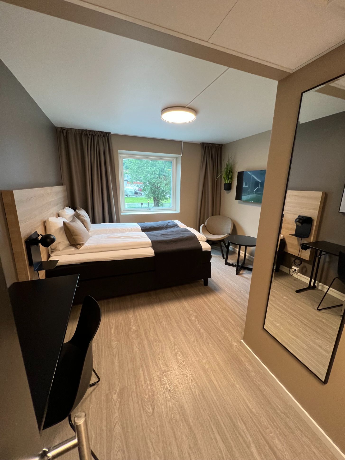 Hotellrom med dobbeltseng