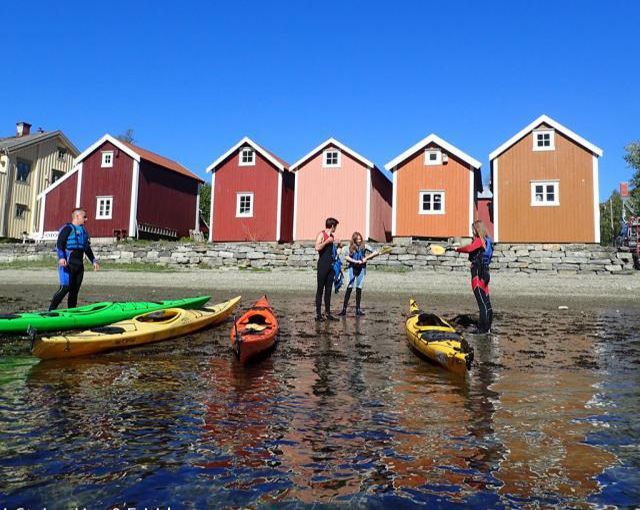 Kajakkere på strand